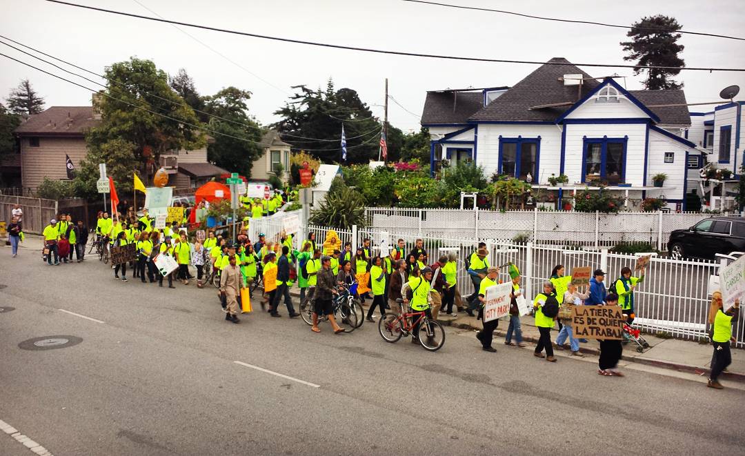 March on October 27, 2015 from Beach Flats Community Garden to Santa Cruz City Council. A sign says, "La tierra es de quien la trabaja. The land belongs to those who work it."