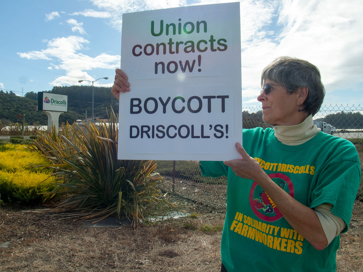 Solidarity with San Quintín Farmworkers at Driscoll’s Distribution